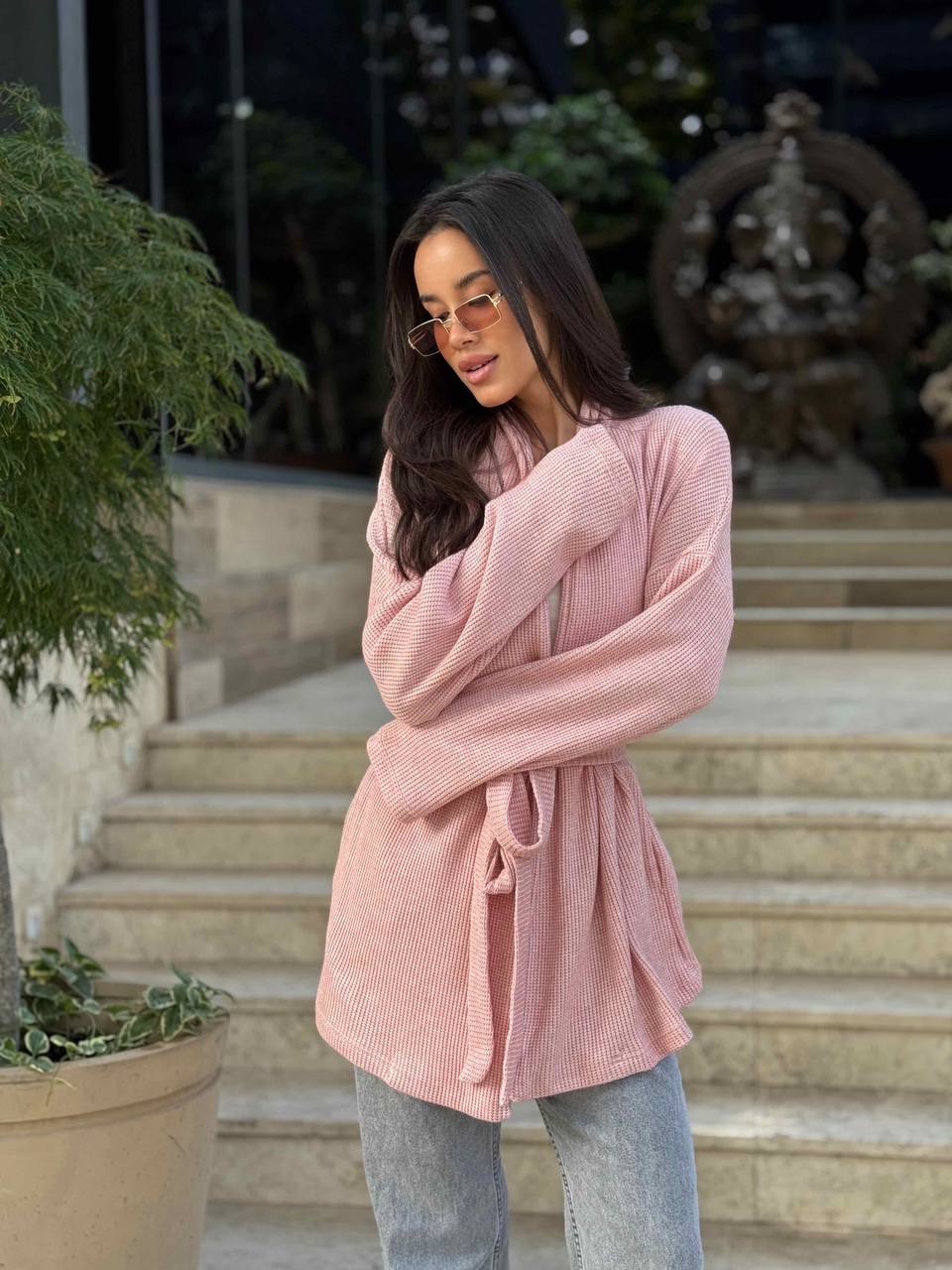 Женский вязанный кардиган розового цвета 35351