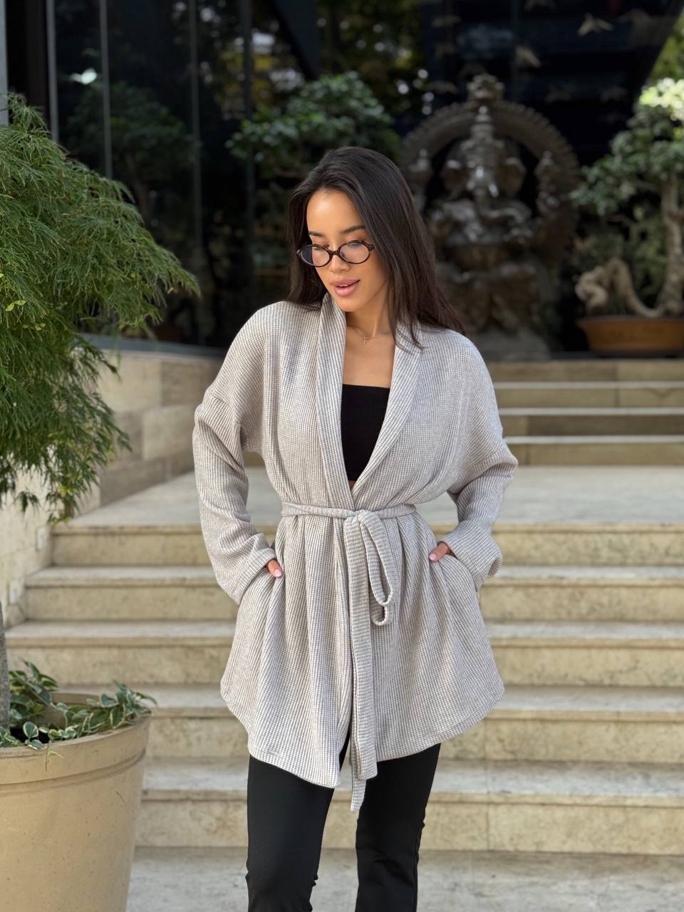 Женский вязанный кардиган серого цвета 35345