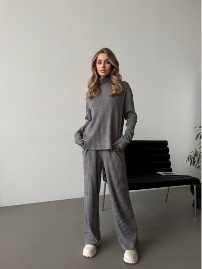 Жіночий в'язаний костюм сiрого кольору 29952
