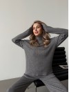 Жіночий в'язаний костюм сiрого кольору 29952