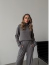 Жіночий в'язаний костюм сiрого кольору 29952