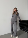 Жіночий в'язаний костюм сiрого кольору 29952