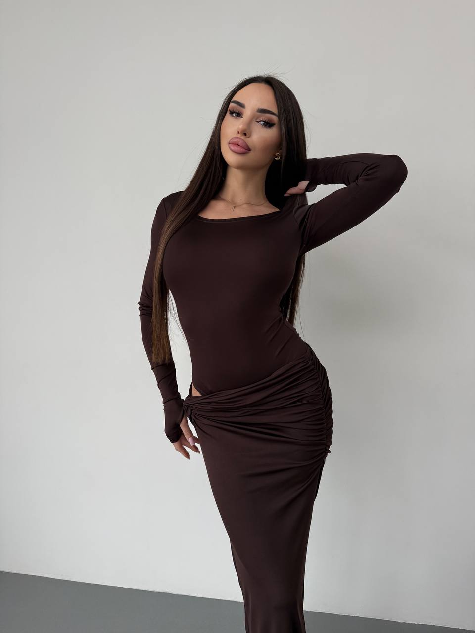 Жіночий вечірній костюм (боді+спідниця максі) коричневого кольору 35931