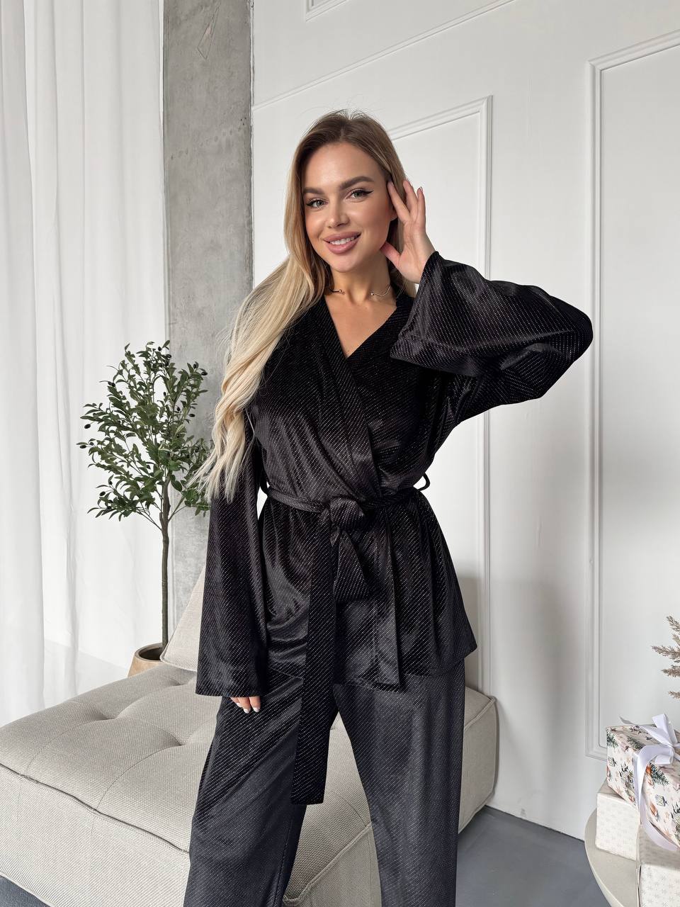 Жіночий вечiрнiй костюм з оксамита чорного кольору 36075