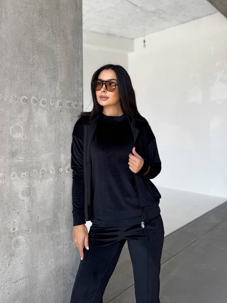 Жіночий велюровий костюм 3-ка чорного кольору 33847