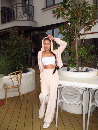 Жіночий велюровий костюм бежевого кольору 34496