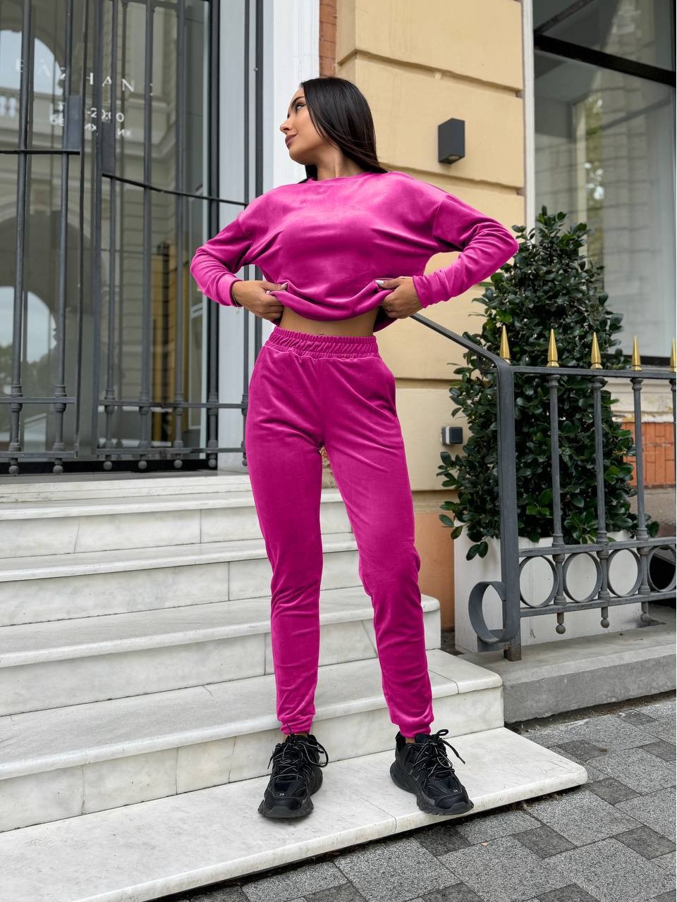 Жіночий велюровий костюм двійка малинового кольору 34132