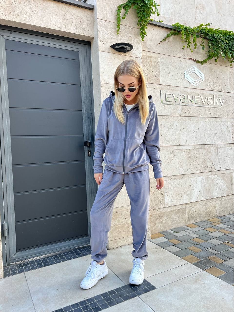 Жіночий велюровий костюм двійка сiрого кольору 34581