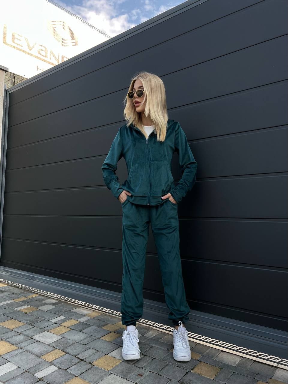 Жіночий велюровий костюм двійка смарагдового кольору 34580