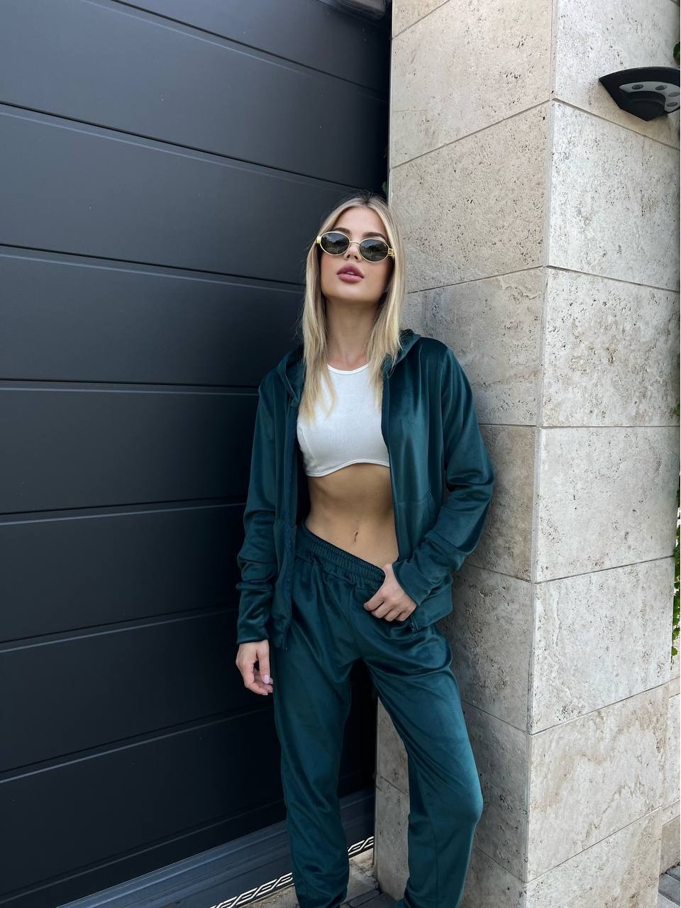 Жіночий велюровий костюм двійка смарагдового кольору 34580