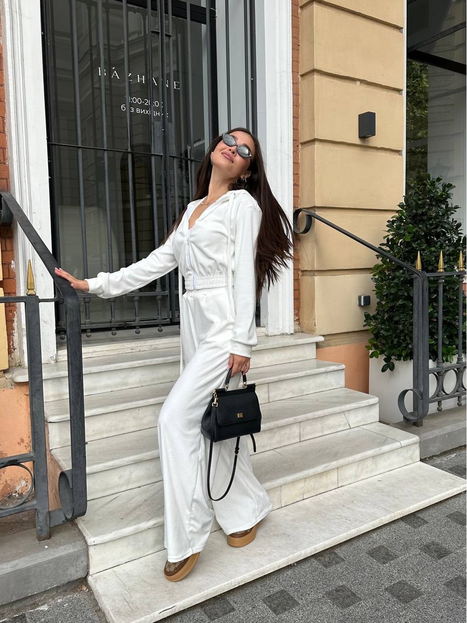 Жіночий велюровий костюм молочного кольору 34787