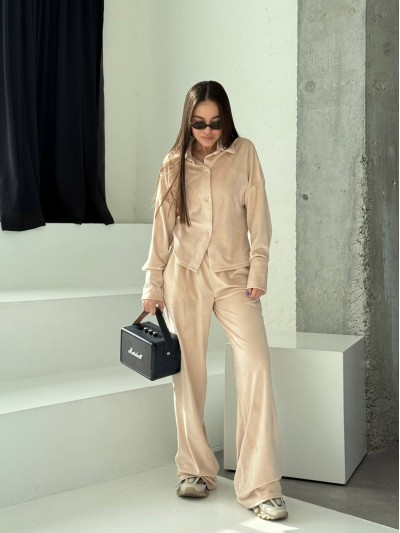Жіночий велюровий костюм на гудзиках бежевого кольору 34660
