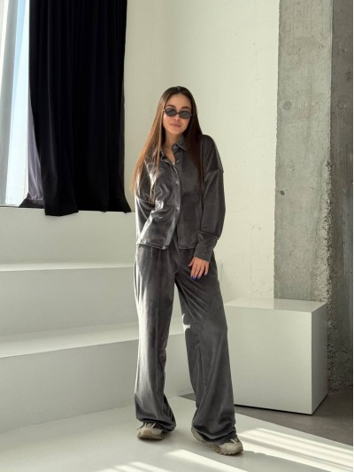 Жіночий велюровий костюм на гудзиках графiтового кольору 34663