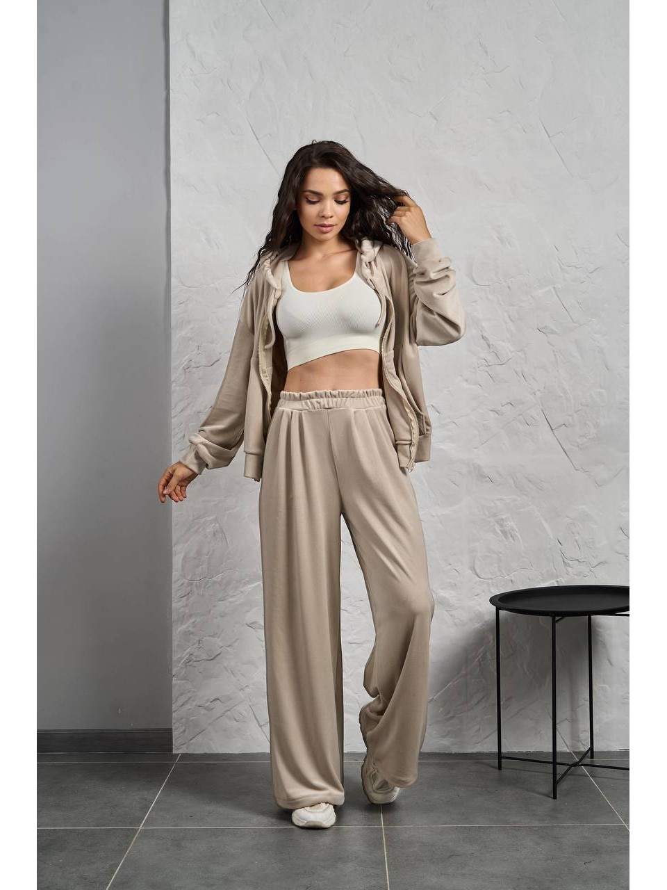 Жіночий велюровий костюм на змiйцi бежевого кольору 35511