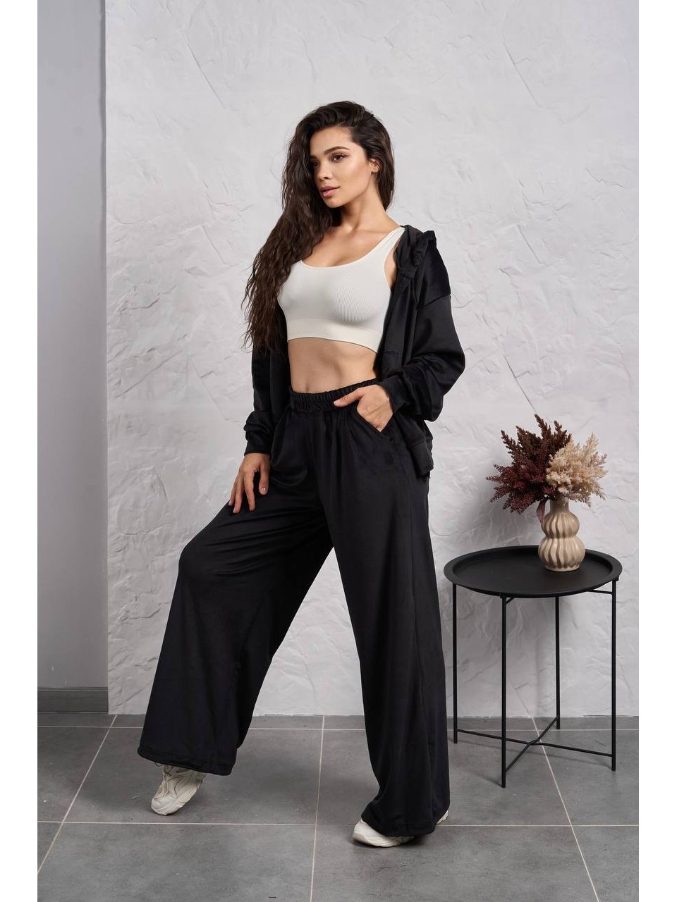 Жіночий велюровий костюм на змiйцi чорного кольору 35512