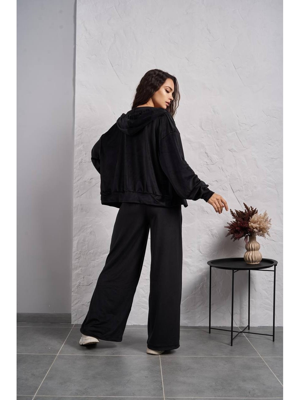 Жіночий велюровий костюм на змiйцi чорного кольору 35512