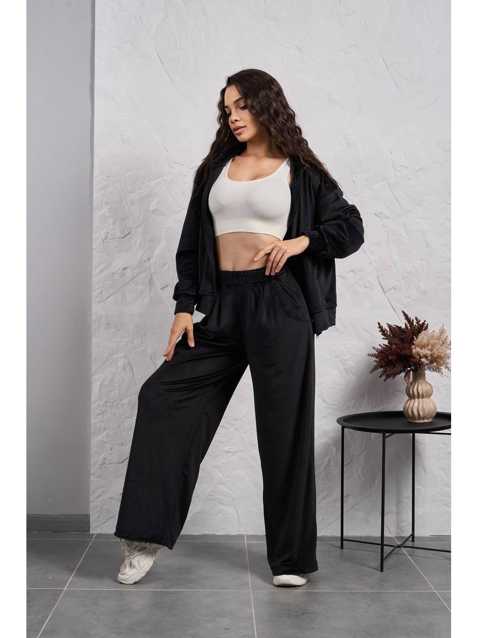 Жіночий велюровий костюм на змiйцi чорного кольору 35512