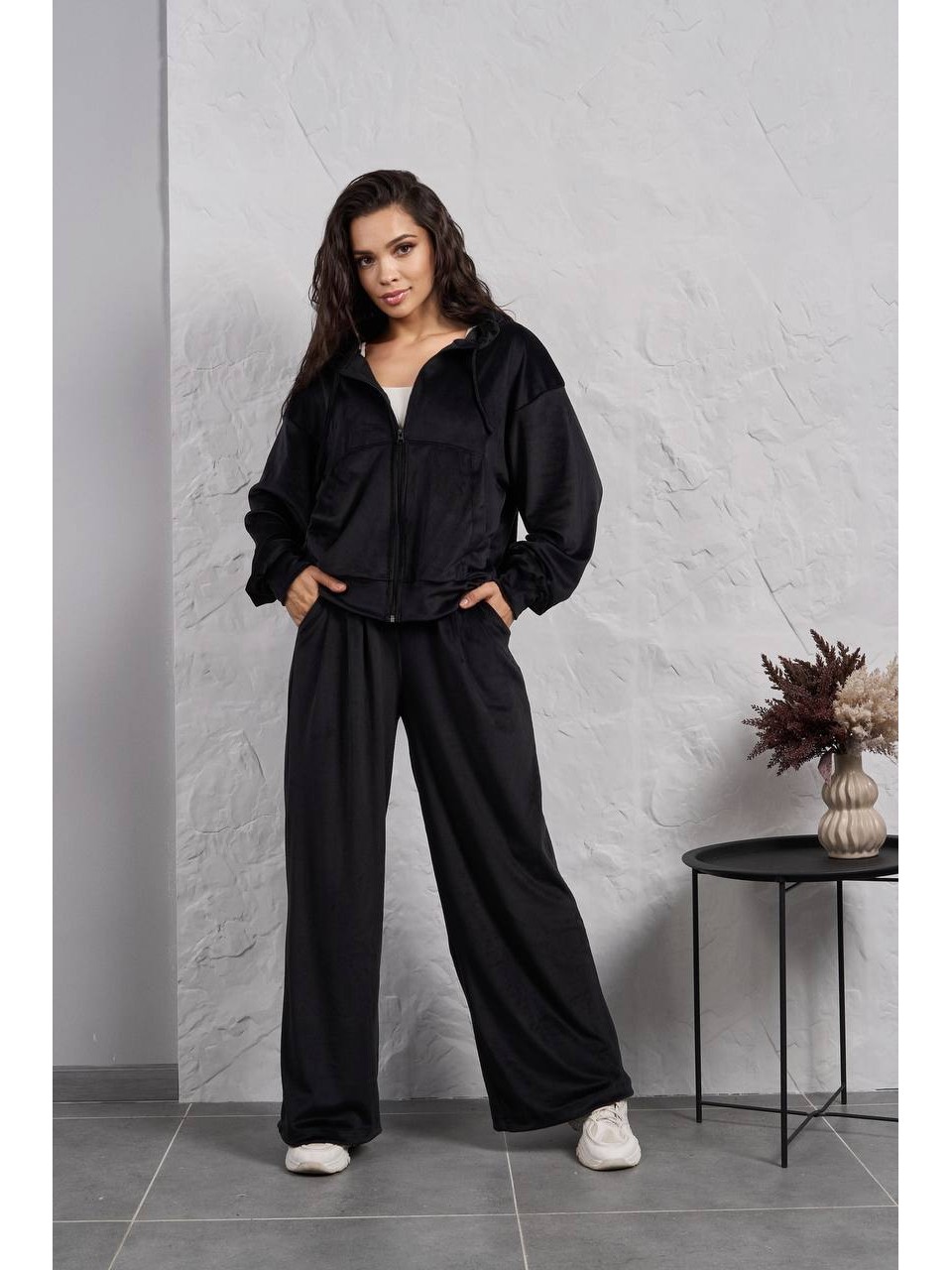 Жіночий велюровий костюм на змiйцi чорного кольору 35512