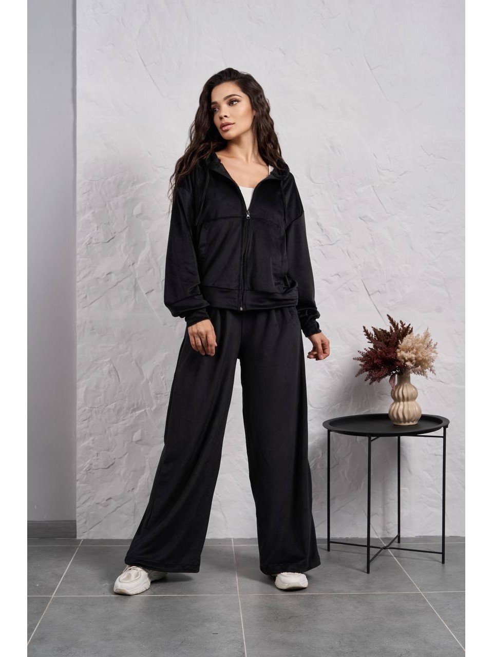 Жіночий велюровий костюм на змiйцi чорного кольору 35512