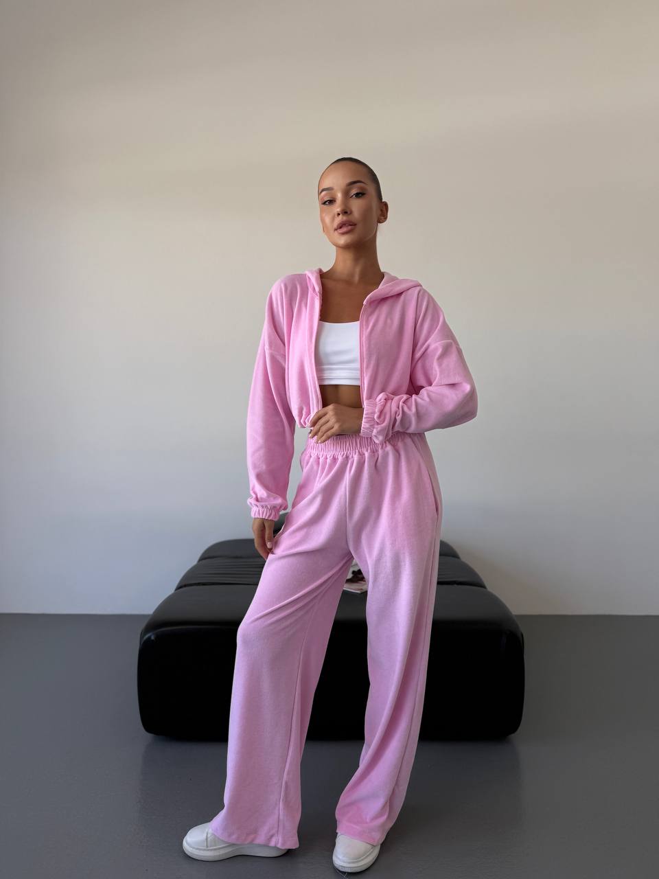 Жіночий велюровий костюм рожевого кольору 34441