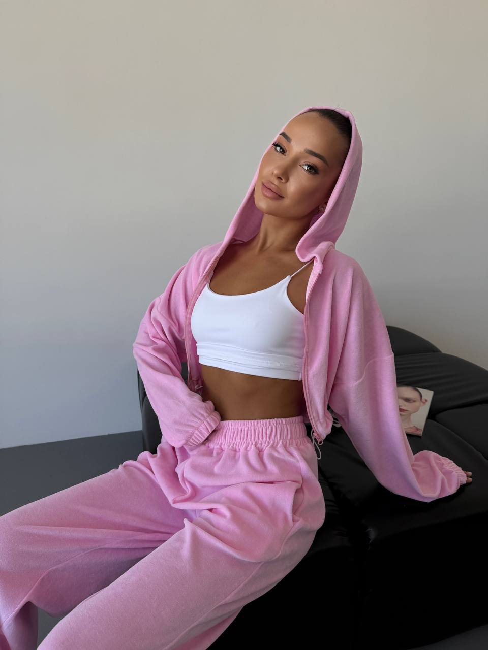 Жіночий велюровий костюм рожевого кольору 34441