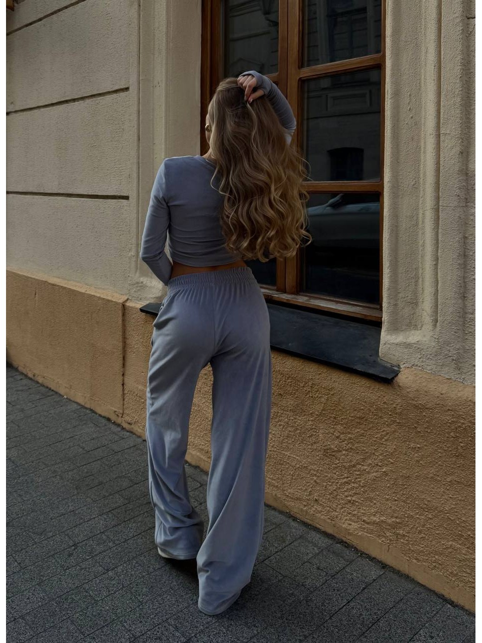 Жіночий велюровий костюм сiрого кольору 34584