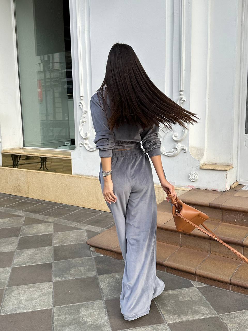 Жіночий велюровий костюм сiрого кольору 34775