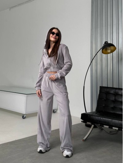 Жіночий велюровий костюм свiтло-сiрого кольору 34774