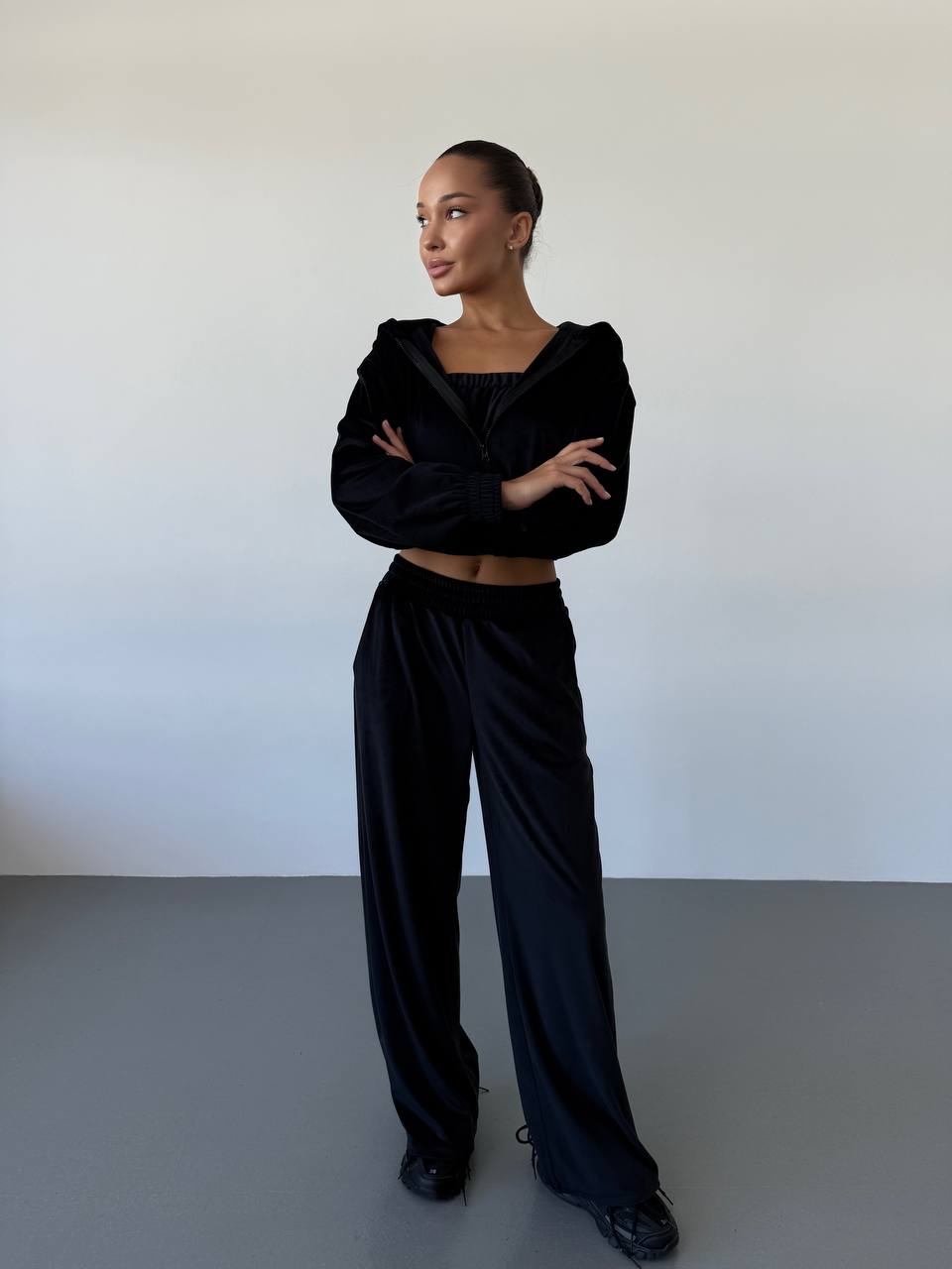 Жіночий велюровий костюм трійка чорного кольору 34398