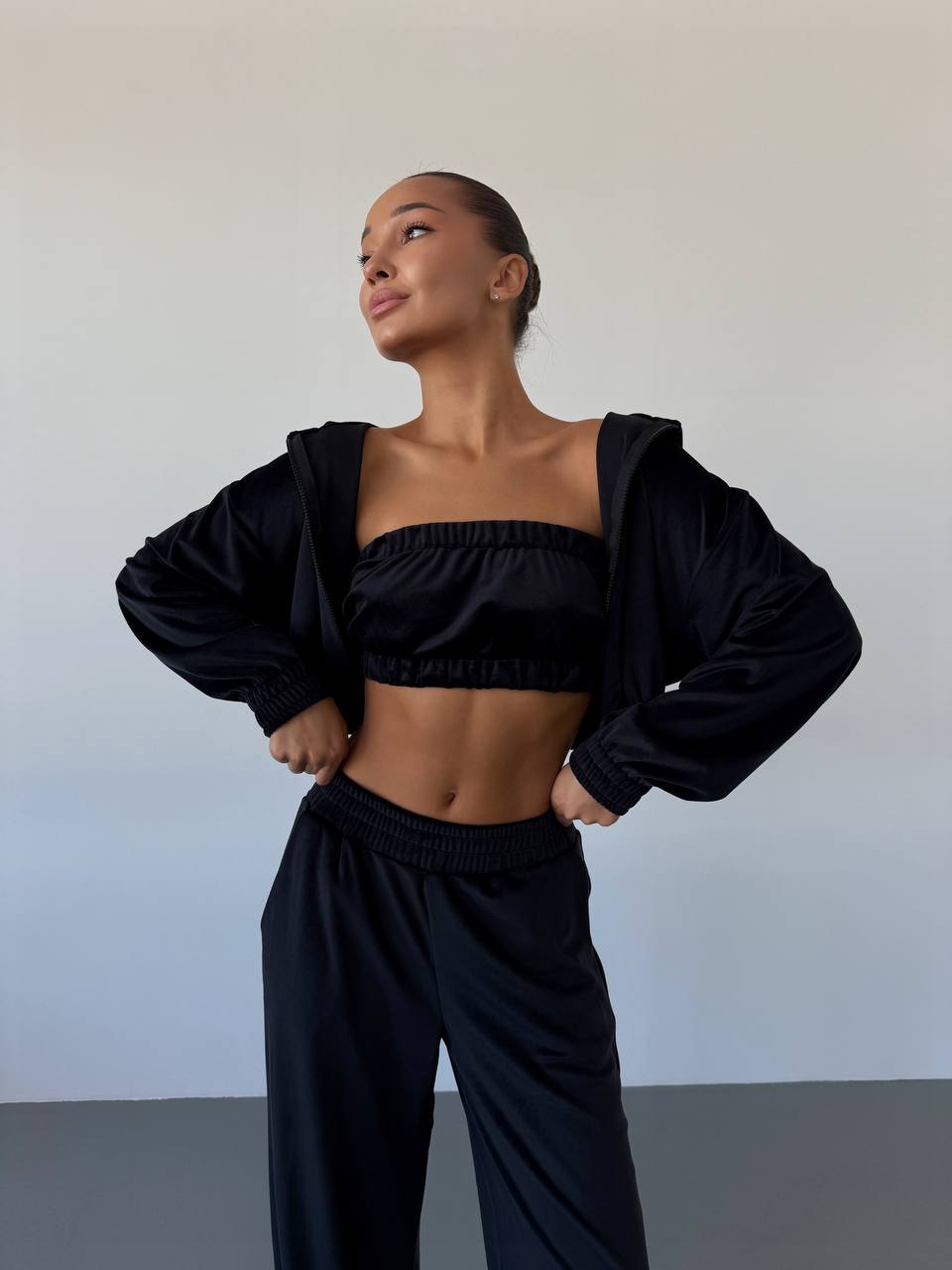 Жіночий велюровий костюм трійка чорного кольору 34398