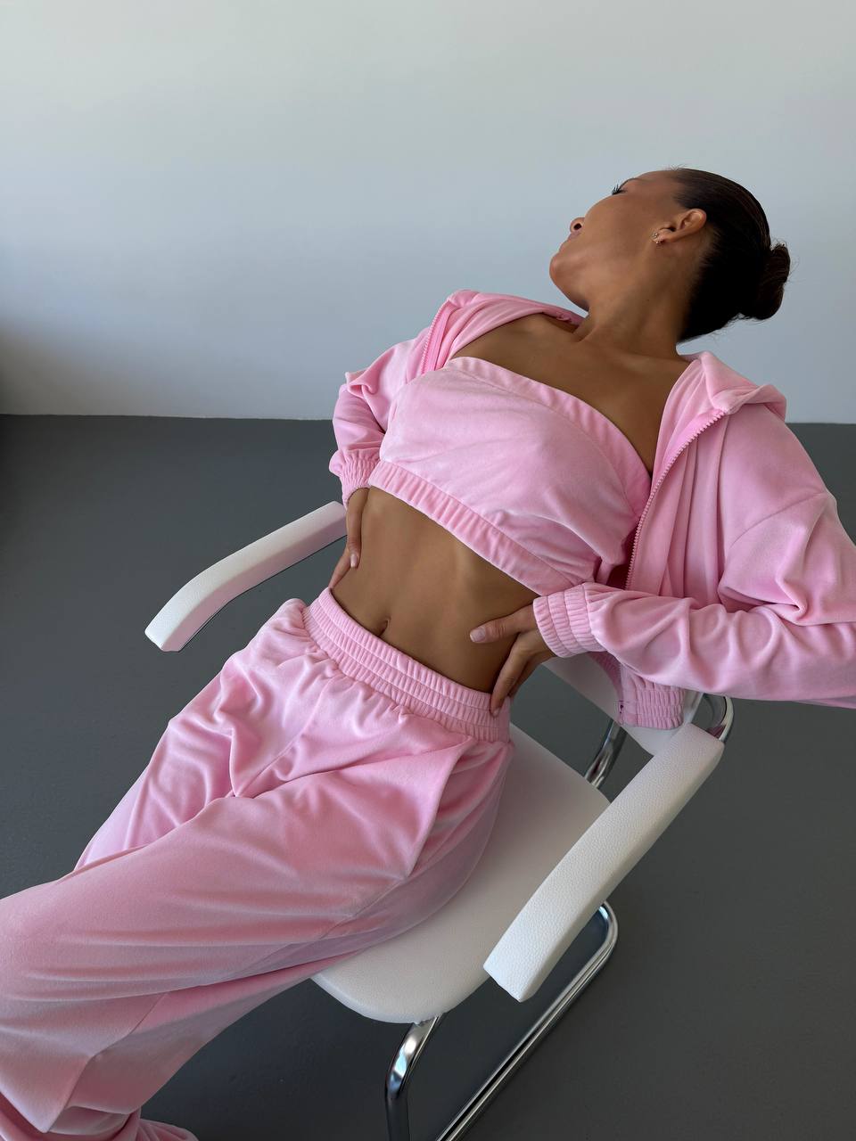 Жіночий велюровий костюм трійка рожевого кольору 34399