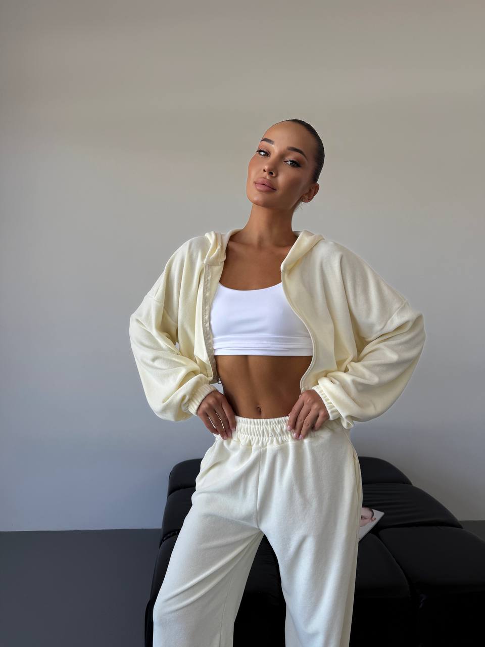 Женский велюровый костюм желтого цвета 34442