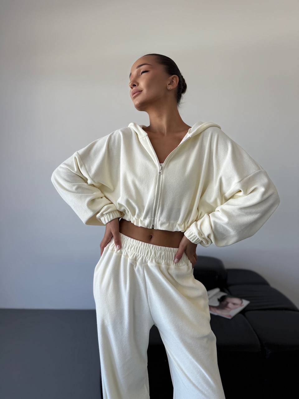 Женский велюровый костюм желтого цвета 34442