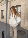 Жіночий вiльний бомбер букле молочного кольору 34207