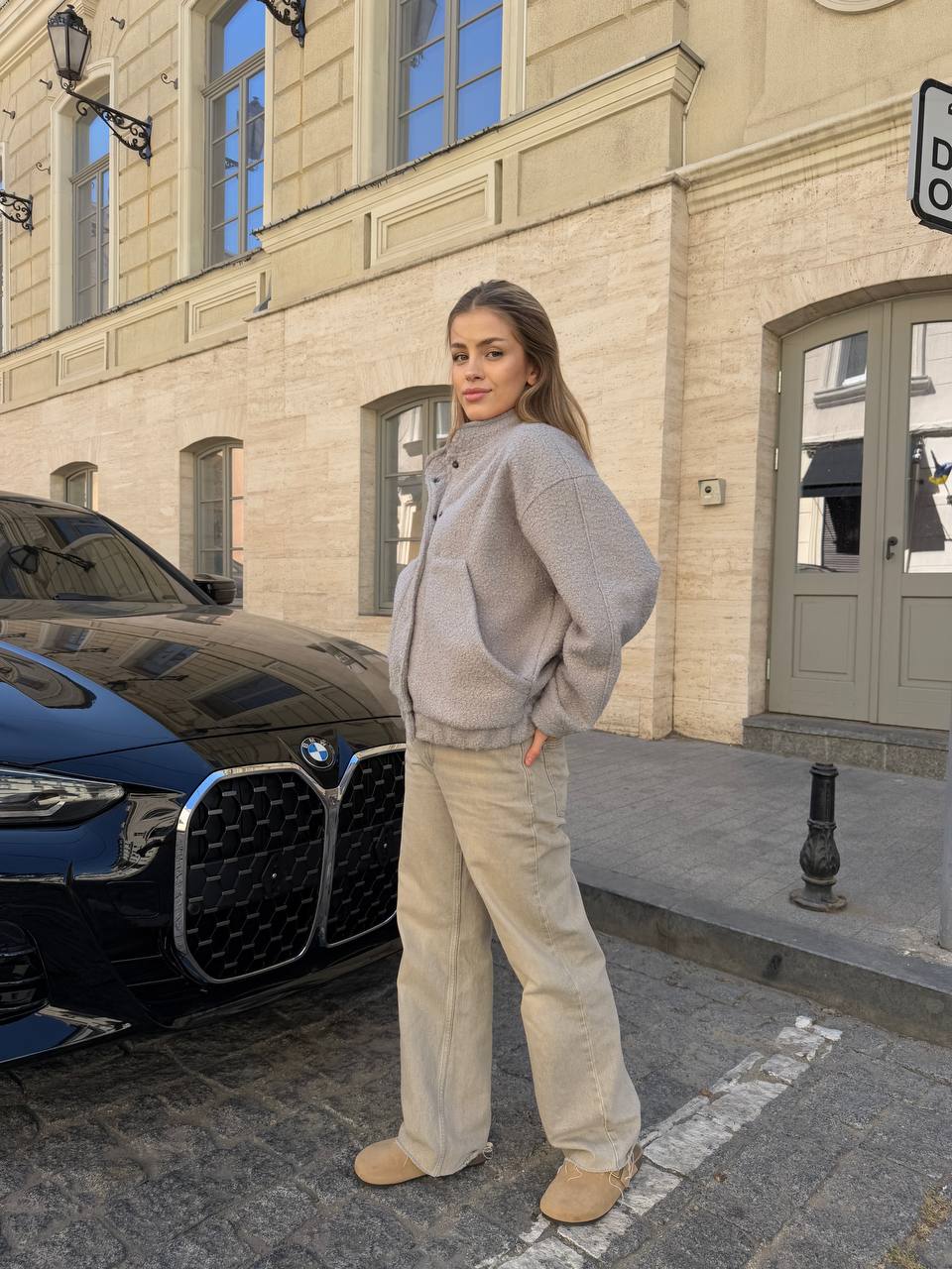 Жіночий вiльний бомбер букле сiрого кольору 34208