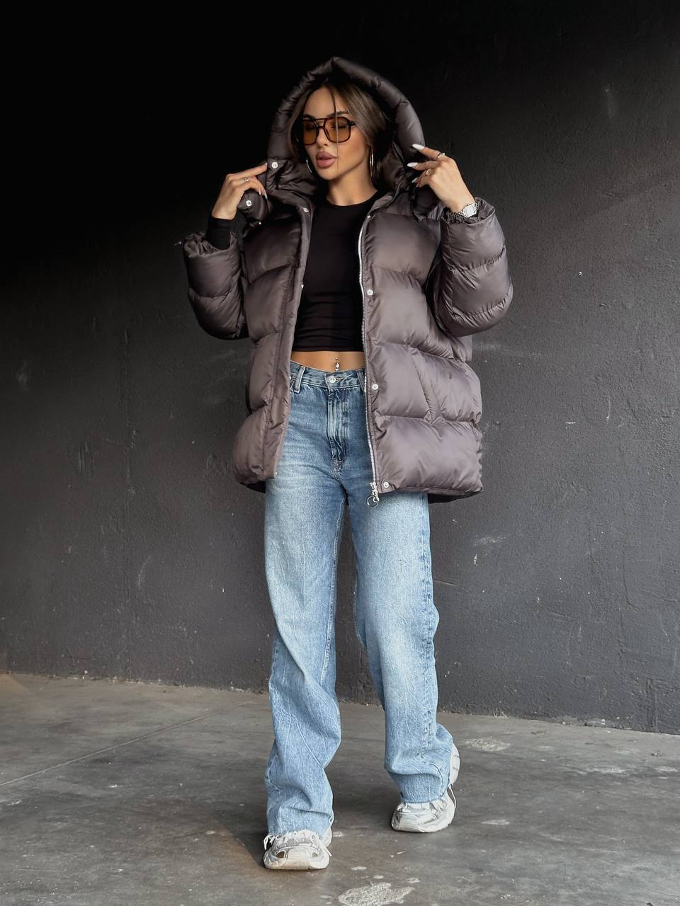 Жіночий зимовий пуховик коричневого кольору 35258