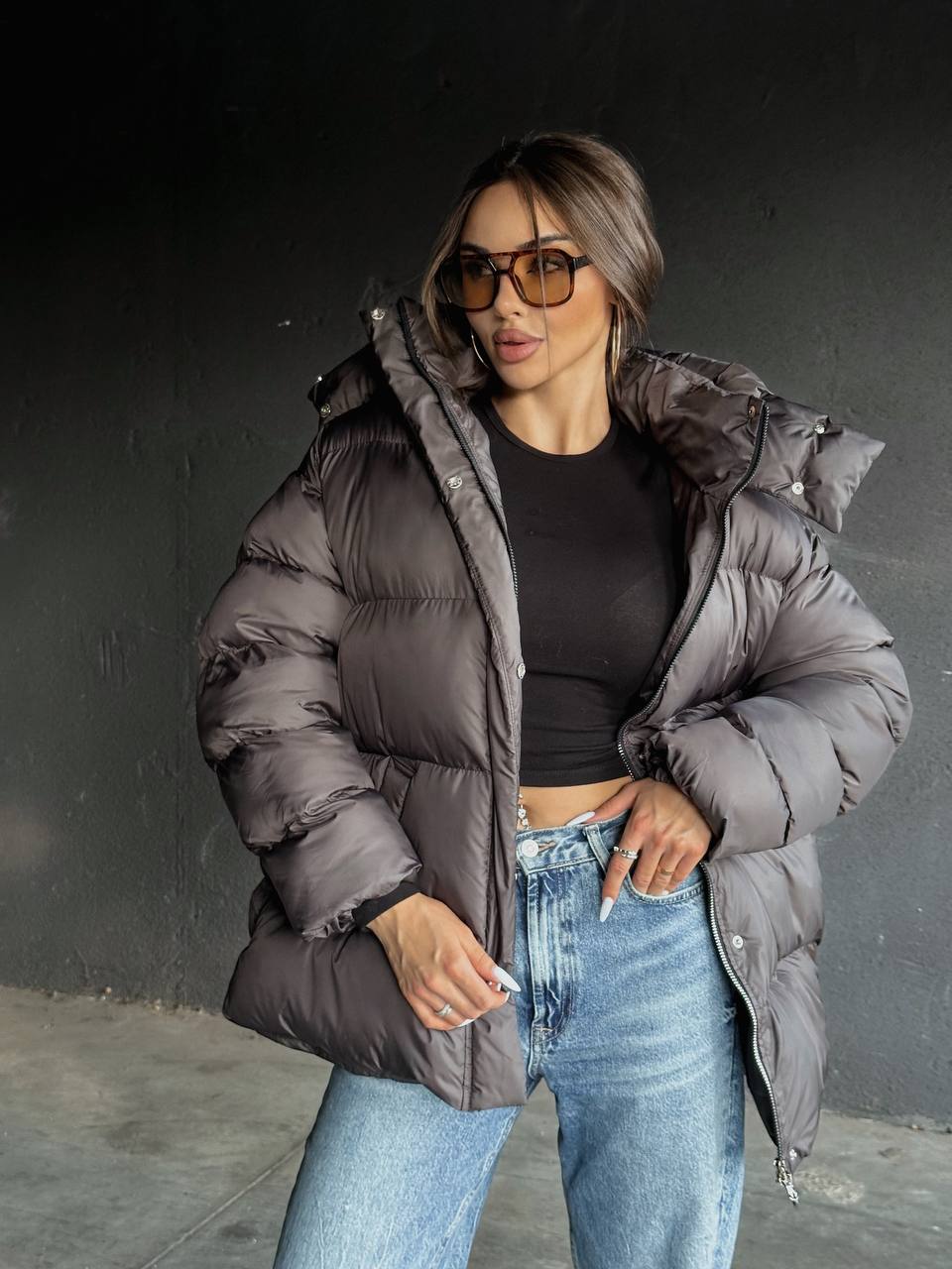 Жіночий зимовий пуховик коричневого кольору 35258