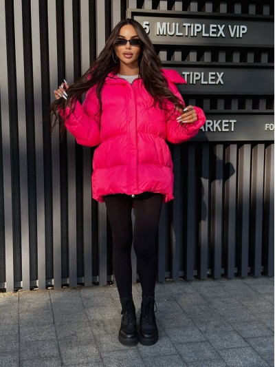 Жіночий зимовий пуховик малинового кольору 35261