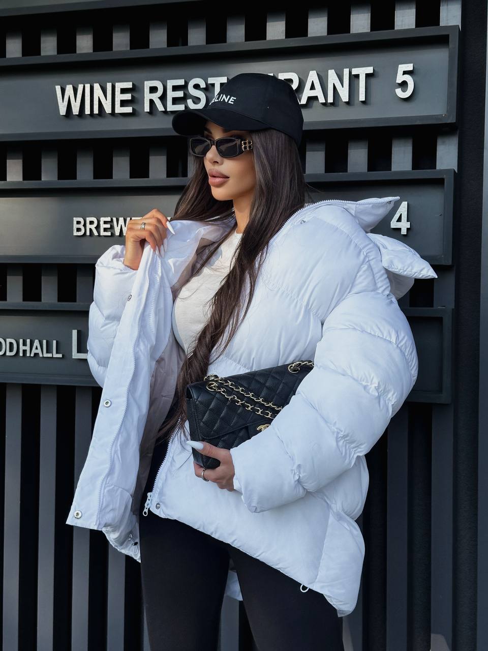 Жіночий зимовий пуховик молочного кольору 35257